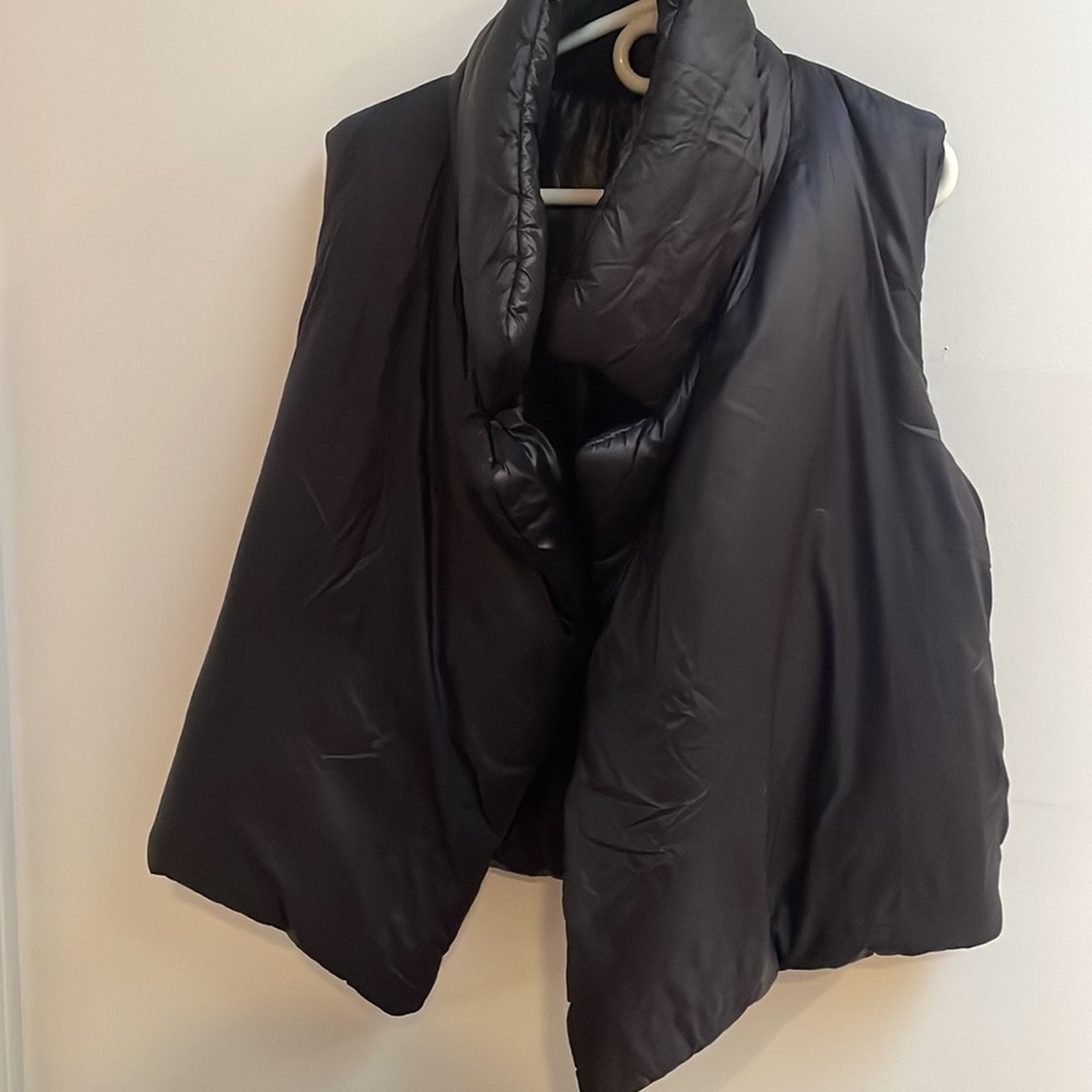 Norma Kamali Down Vest black